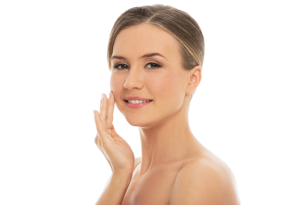 Cinco pasos indispensables para cuidar la piel del rostro, cuello y escote